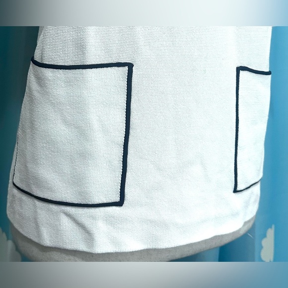 Vintage Madeline white top with graphic outlined pockets- M - Picture 2 of 6